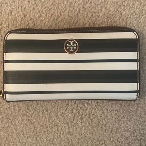 Tory Burch zip wallet